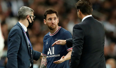 Paris St Germain coach Mauricio Pochettino with Lionel Messi